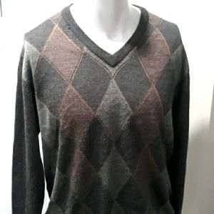 Tom James mens wool blend brown and grey argyle vneck sweater. Large